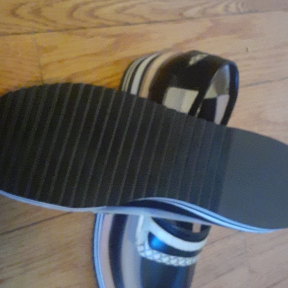 CLOSET clearance - Picture 4 of 4